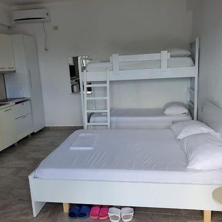 Luigi S Fairyview Apartment Sarande Exterior photo